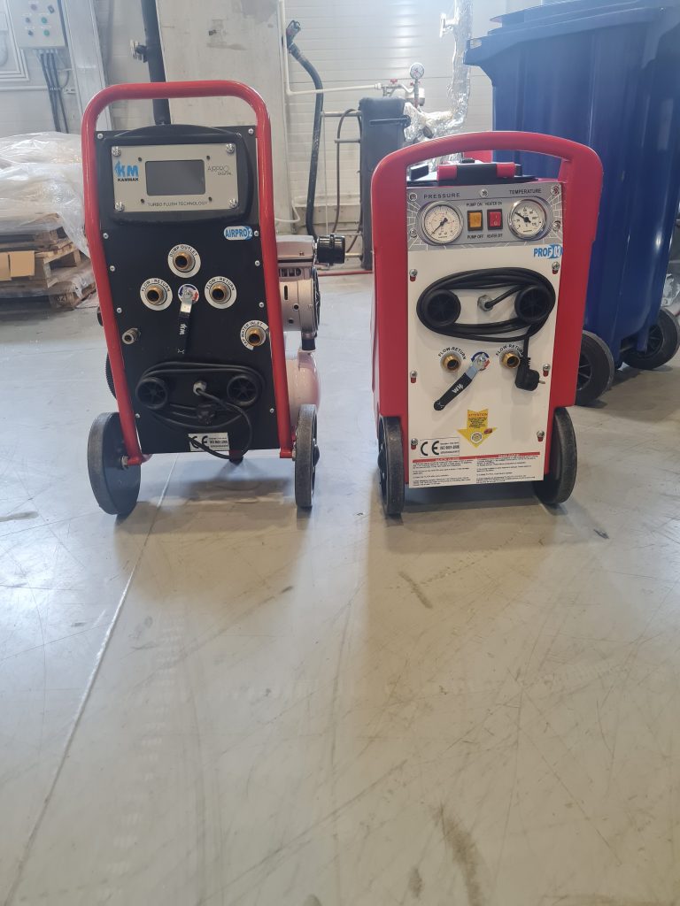 Stații profesionale de curățare chimică: KAMMAK AirPro 2 cu Turbo Flush Technology și stație PROFI cu manometru și control de temperatură