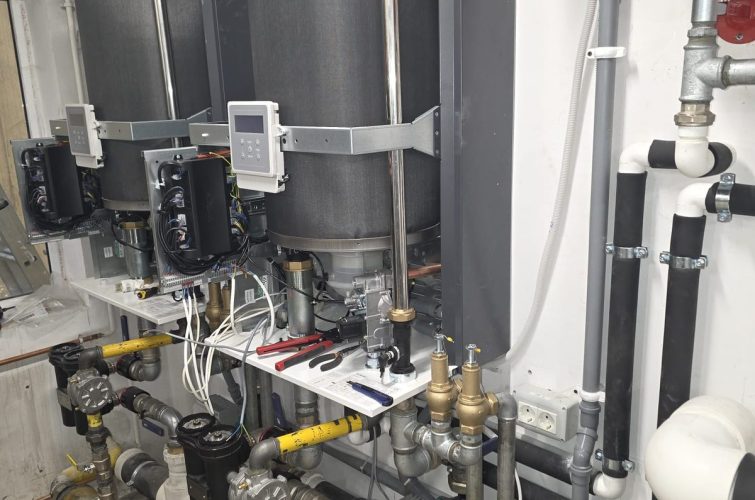 Doua centrale termice in cascada, cu rampa de gaz si vas de expansiune, executate de Rominstal