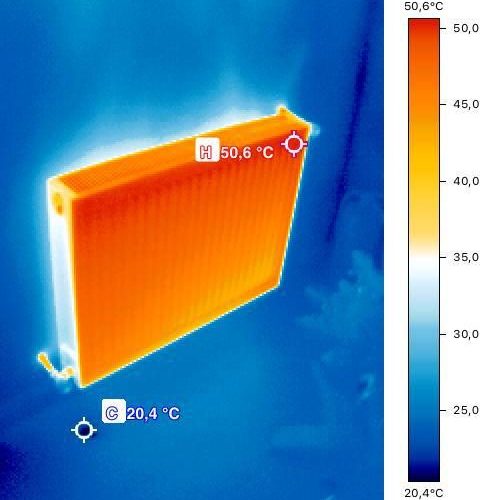 Termografie: calorifer cu circulatie completa a agentului termic, 50,6 grade Celsius